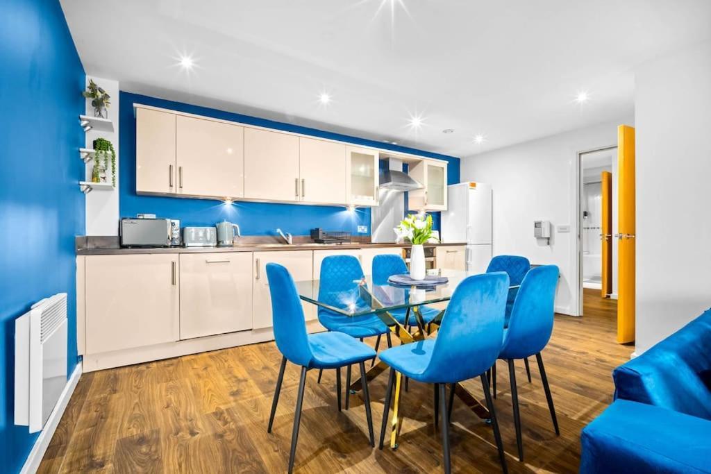 Spacious 2 Bed Apt B'Ham Cc With Parking Sleeps 7 Birmingham Dış mekan fotoğraf